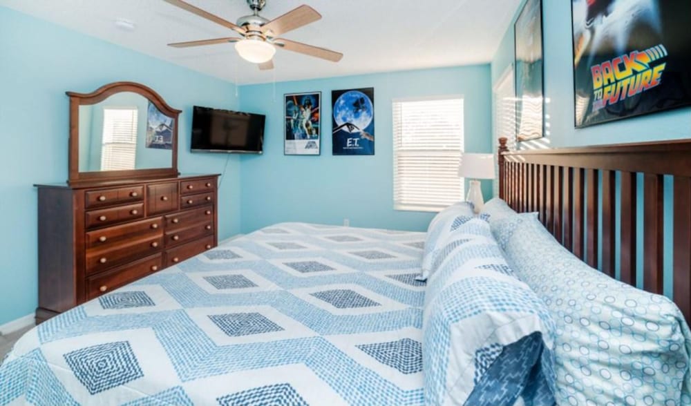 Emerald Island Getaway Sleeps 13