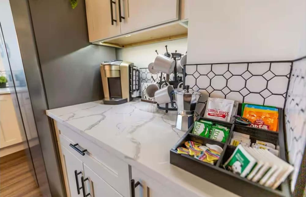 Iconic 3BD Entire House in The Heart Of Pittsburg