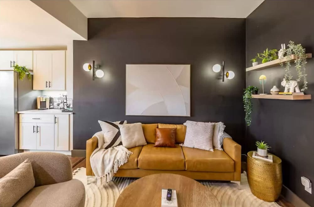 Iconic 3BD Entire House in The Heart Of Pittsburg