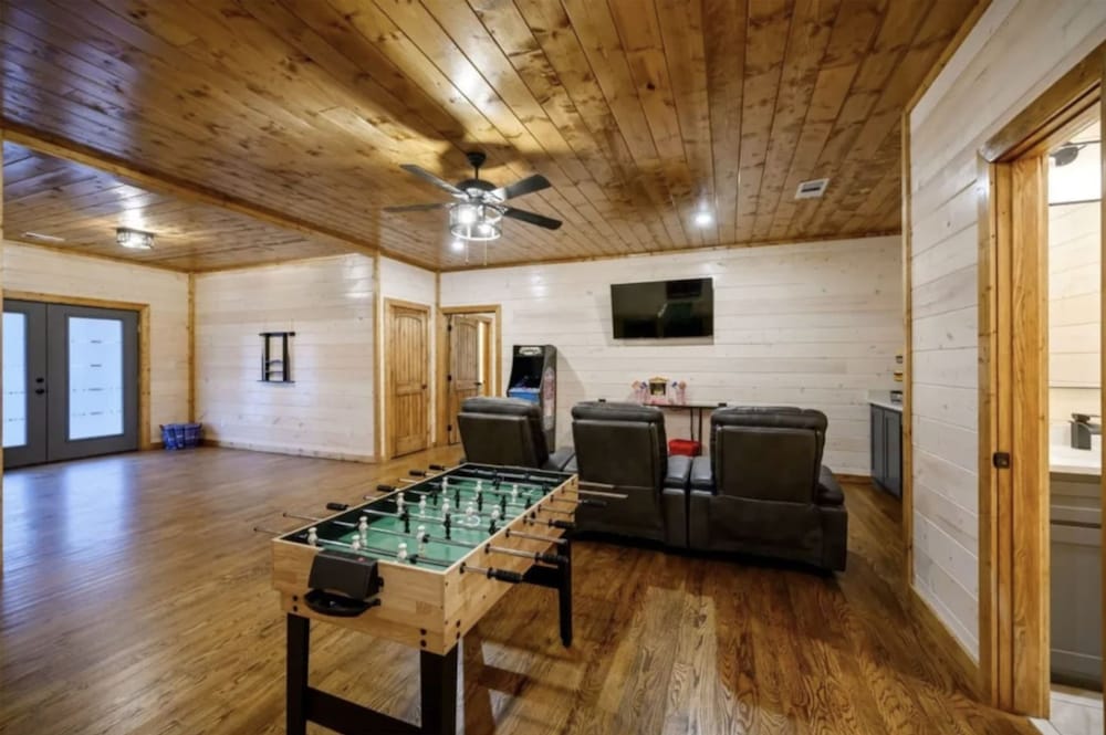 Whispering Winds Luxury Cabin in Hochatown