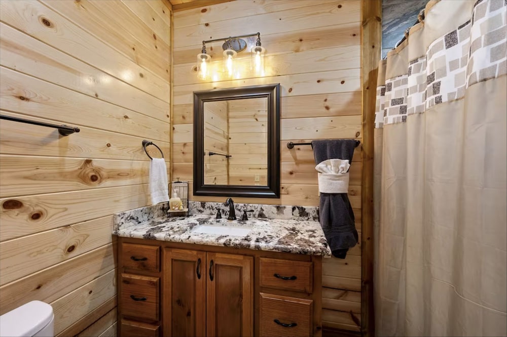 Three Bears Hideout Luxury Mountain Cabin Getaway for Families Groups