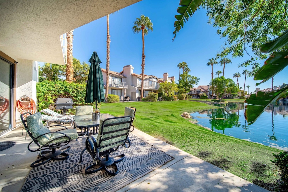 Cozy Lakeside Retreat in PGA West Bbq Scenic Views