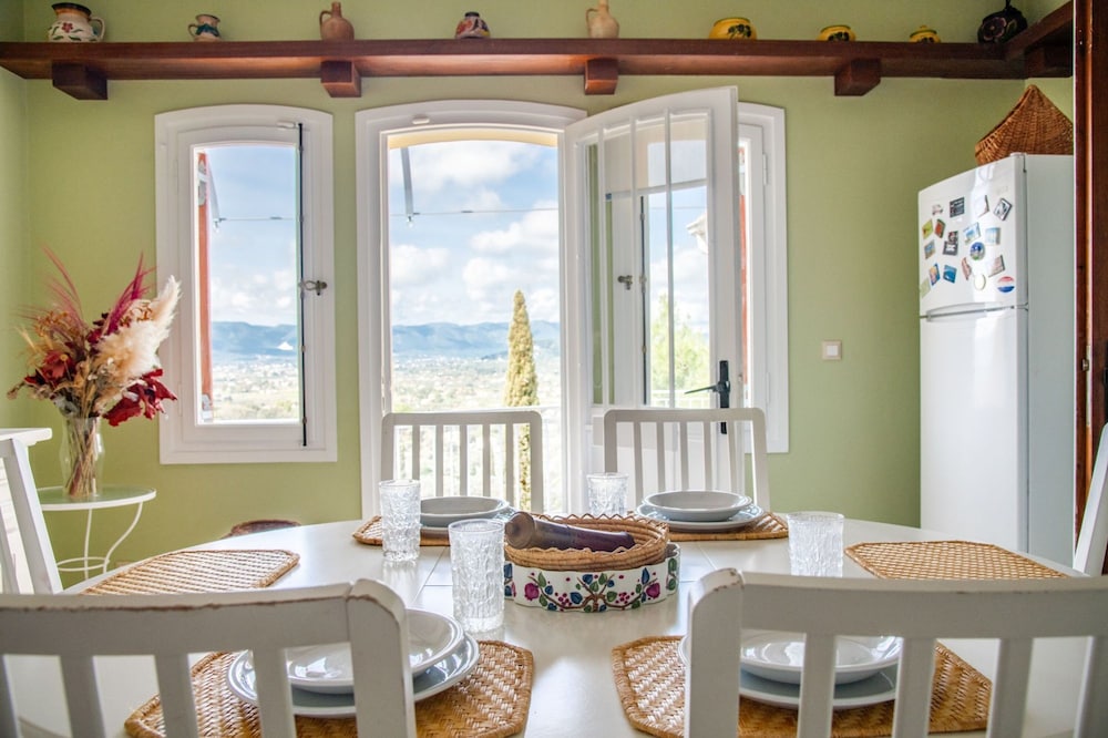 La Belle Villa - Family Retreat Magnificent View