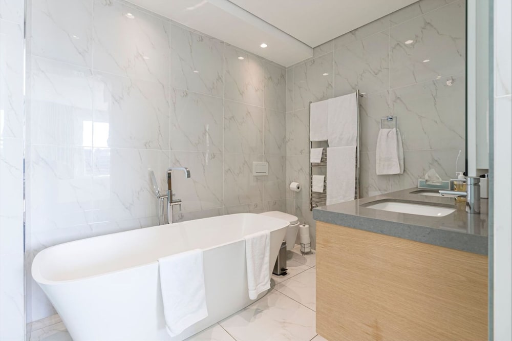 Waterfront Deluxe One Bedroom Apartment - 503