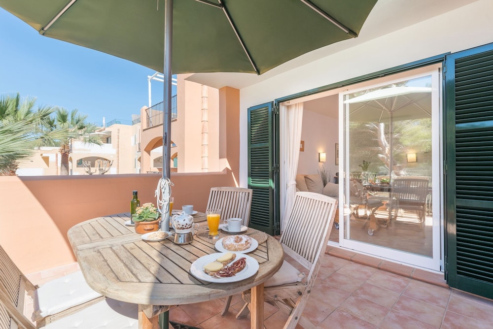 Burgit in Santa y With 2 Bedrooms and 1 Bathrooms view 3