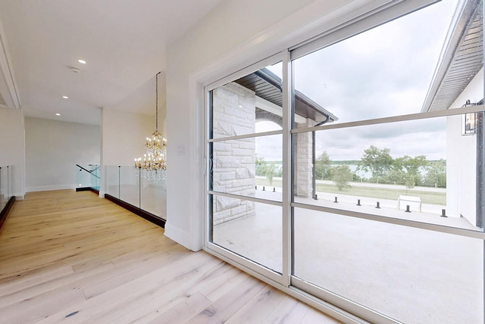 Lucky Mansion Luxury Villa in Fort Erie