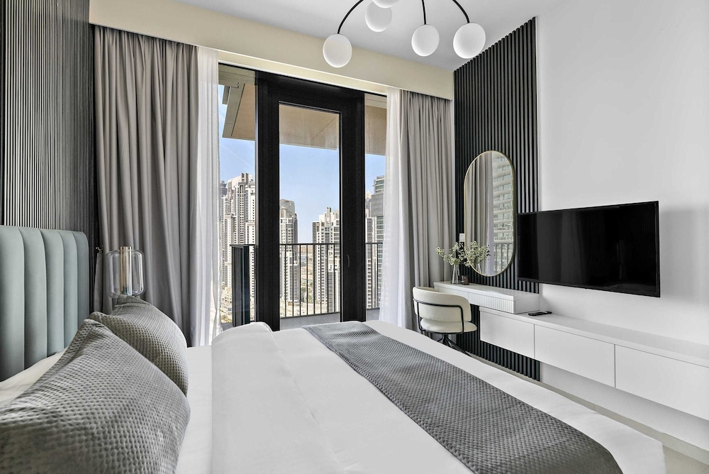 Silkhaus Premium Tower in Downtown Gym Pool