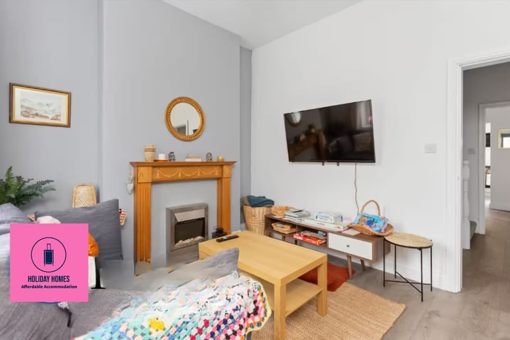Large 4 Bed House - 4 Double Beds
