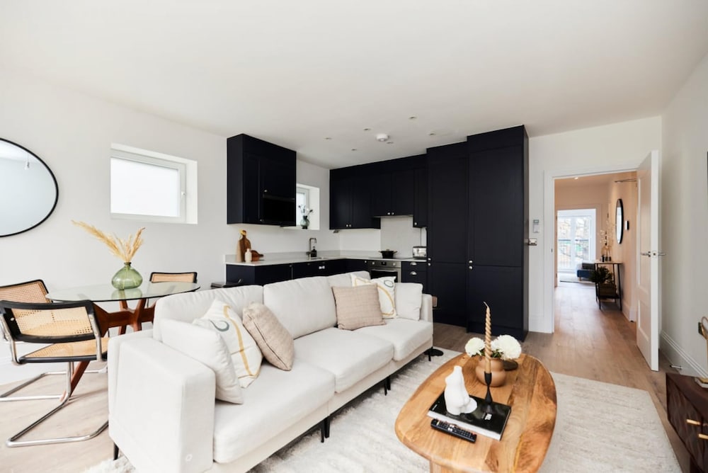 Wembley Vacations - The Wembley Park Gem - Lovely 2bdr Flat With Balcony - Property Image 20