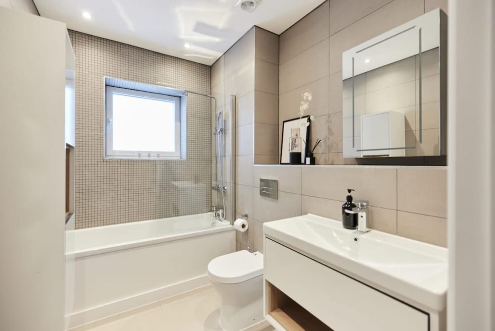 Wembley Vacations - The Wembley Park Corner - Classy 2bdr Flat With Balcony - Property Image 11