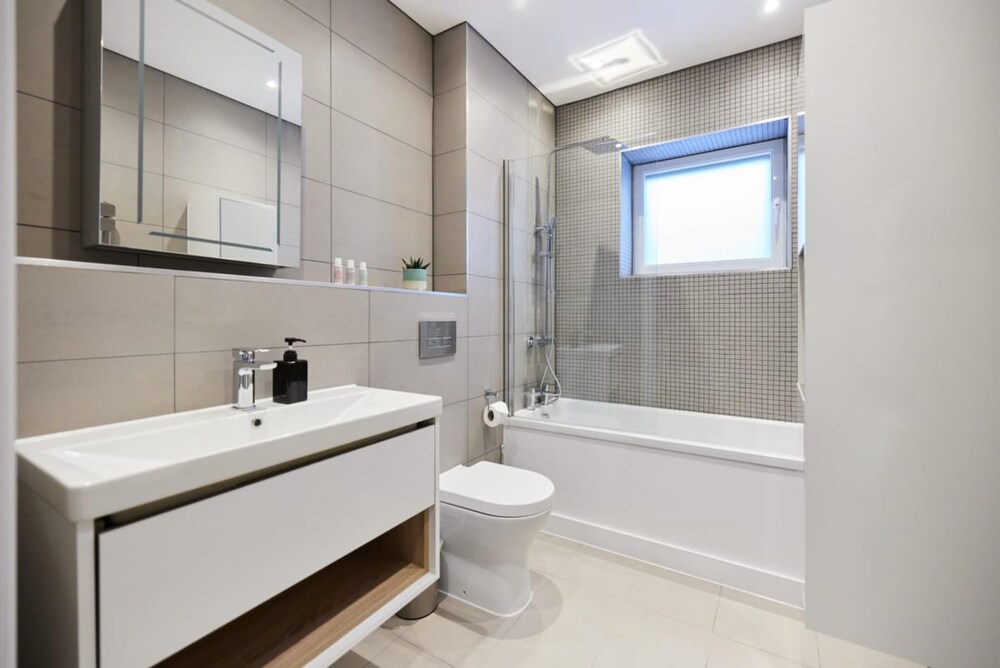 Wembley Vacations - The Wembley Park Gem - Lovely 2bdr Flat With Balcony - Property Image 10