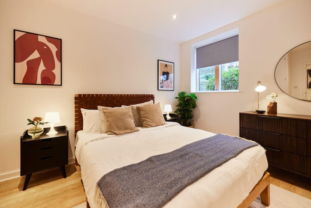 The Putney Escape - Trendy 2bdr Flat With Terrace Parking