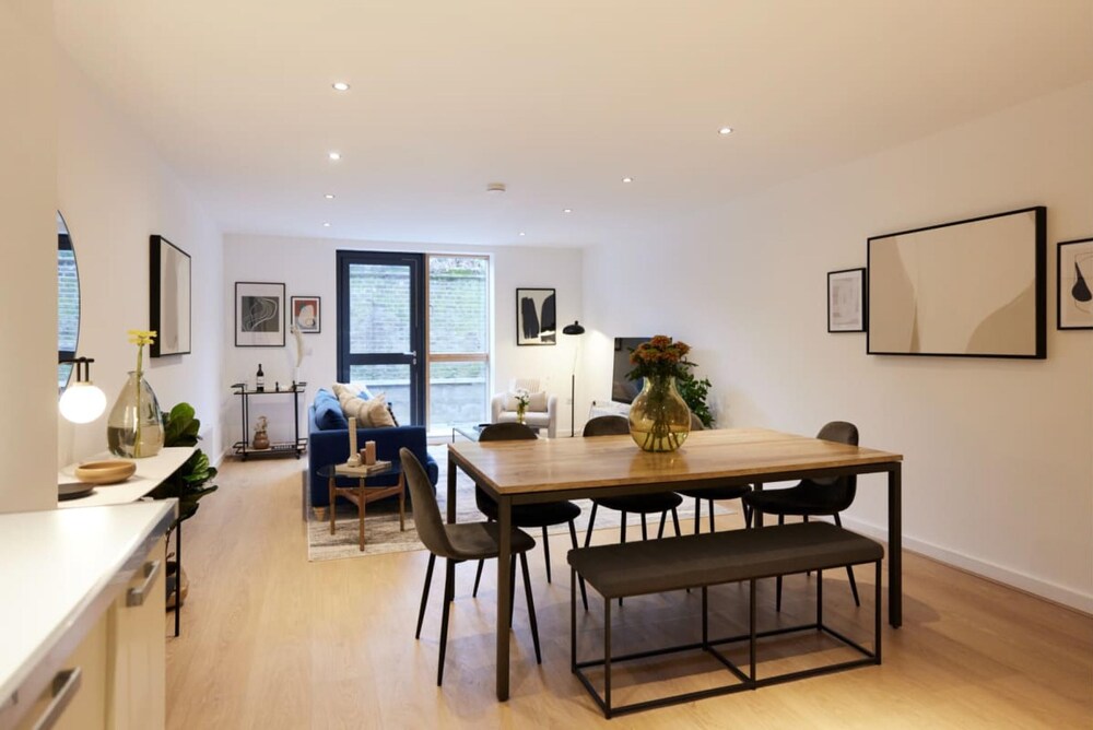 The Putney Escape - Trendy 2bdr Flat With Terrace Parking