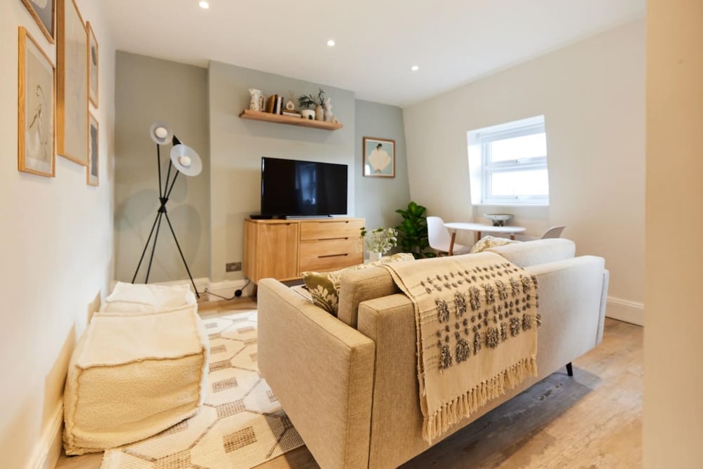 The North Notting Hill Crib - Bright 1bdr Flat
