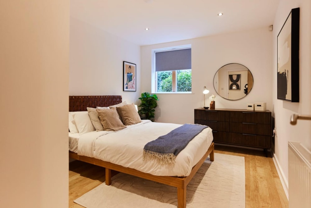 The Putney Escape - Trendy 2bdr Flat With Terrace Parking