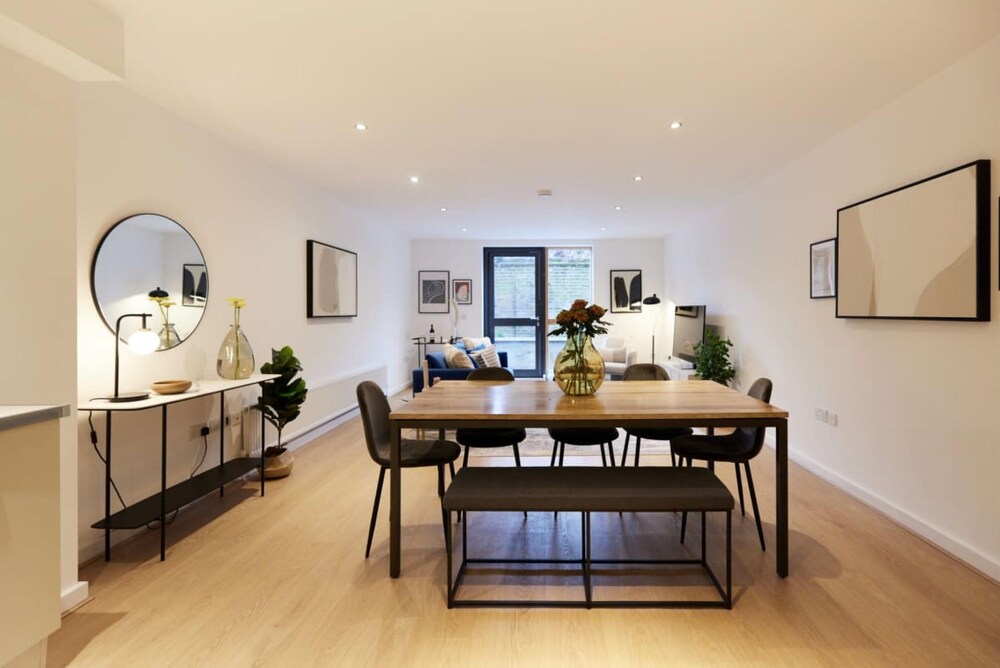 The Putney Escape - Trendy 2bdr Flat With Terrace Parking