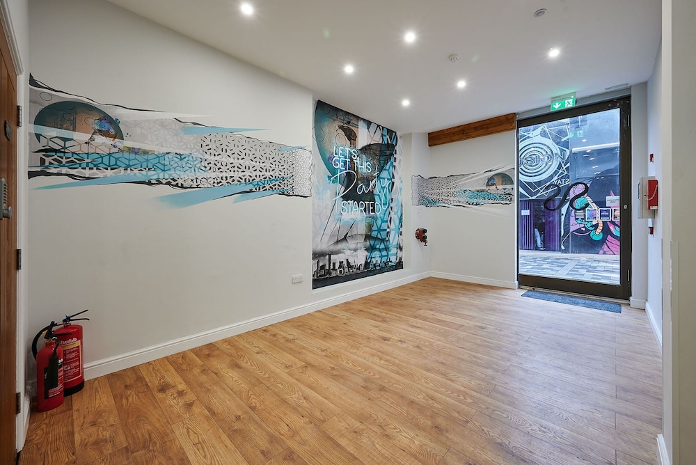Host Stay Deluxe Studio for Two Sevenstay Apartments