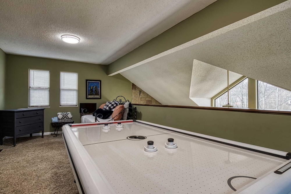Mtn Chalet w Pool-hot Tub-gym-game Room-sauna view 2