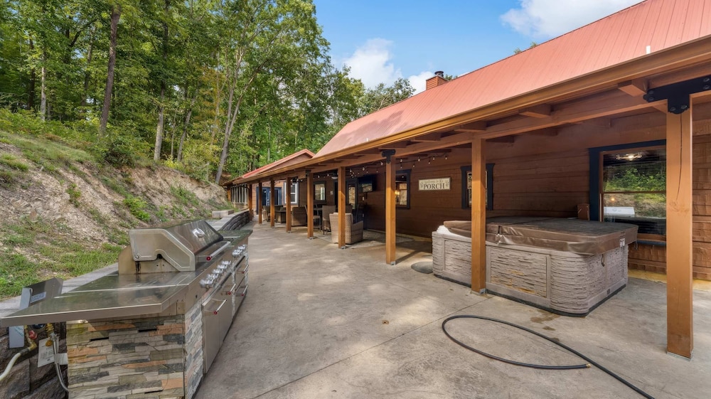 Luxury Cabin With Mountain Views Pigeon Forge