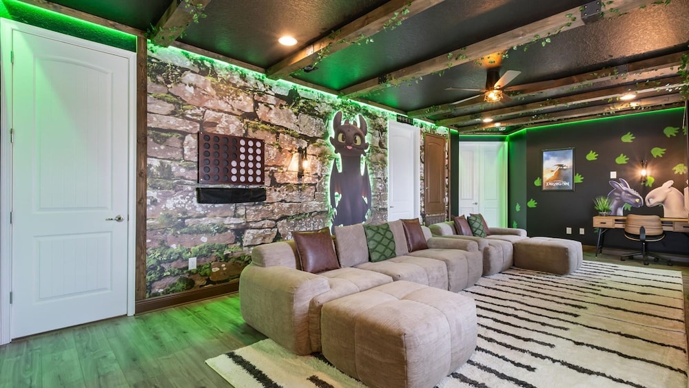 Upstay Spacious 5BR Villa Private Pool and Hot Tub