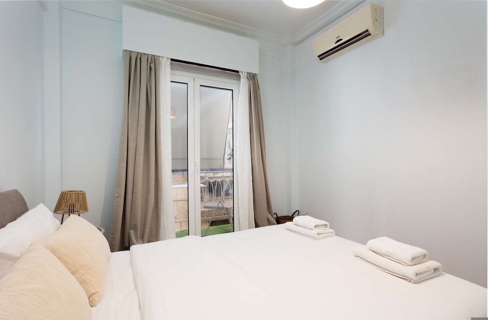 Central Athens Fully-equipped Getaway in Victoria