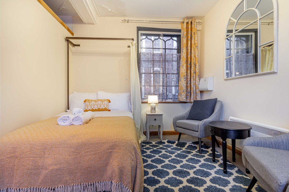 Host Stay Merchant House Studio