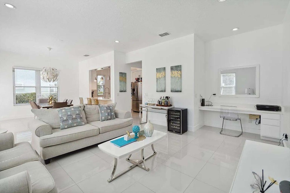 Gorgeous 4Bd Close to Disney With Spa at Reunion Resort 1552