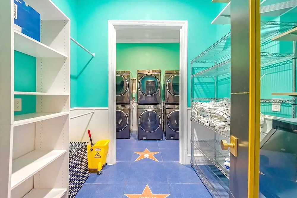 Ultimate Hollywood Themed Mansion for Big Groups