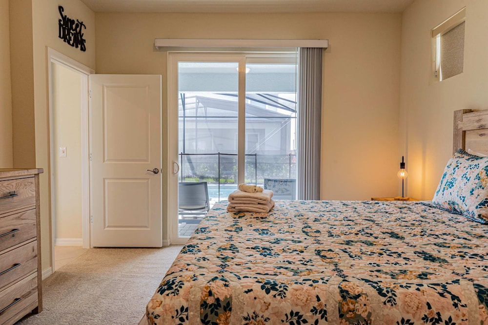 Family Friendly 5BR Home Pool Patio Room for 10