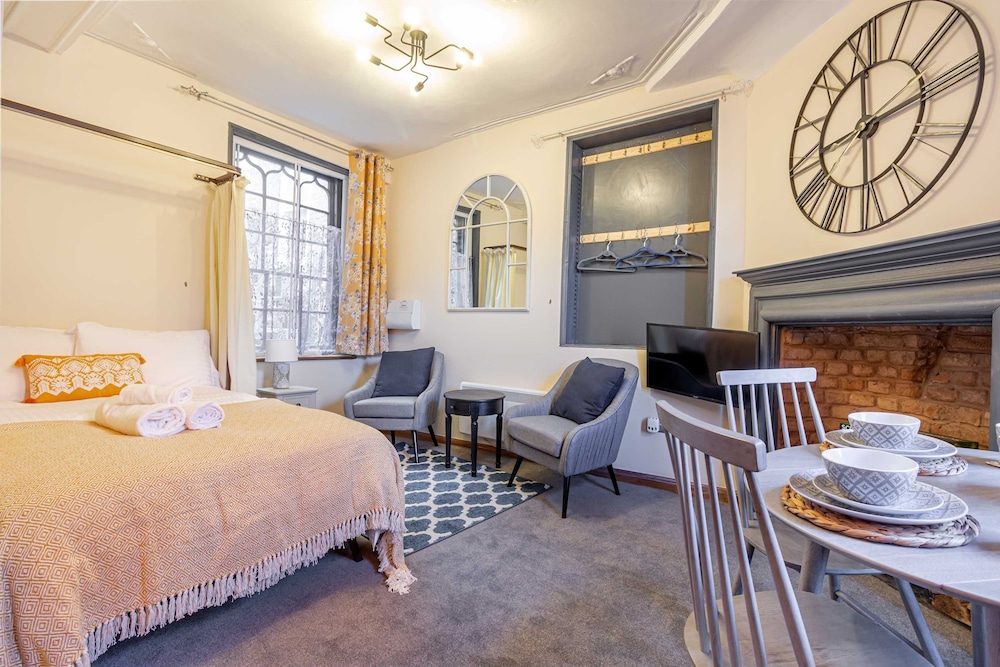Host Stay Merchant House Studio