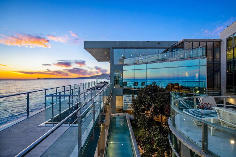 Malibu Glass Estate in Malibu view 3