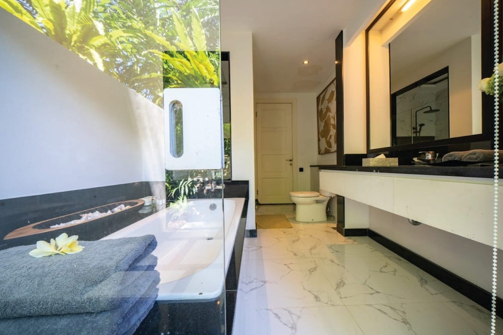 Martini Suites & Villa
