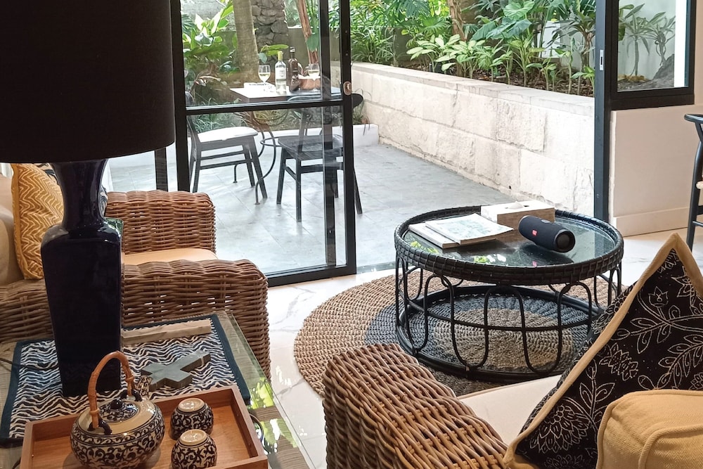 Martini Suites & Villa