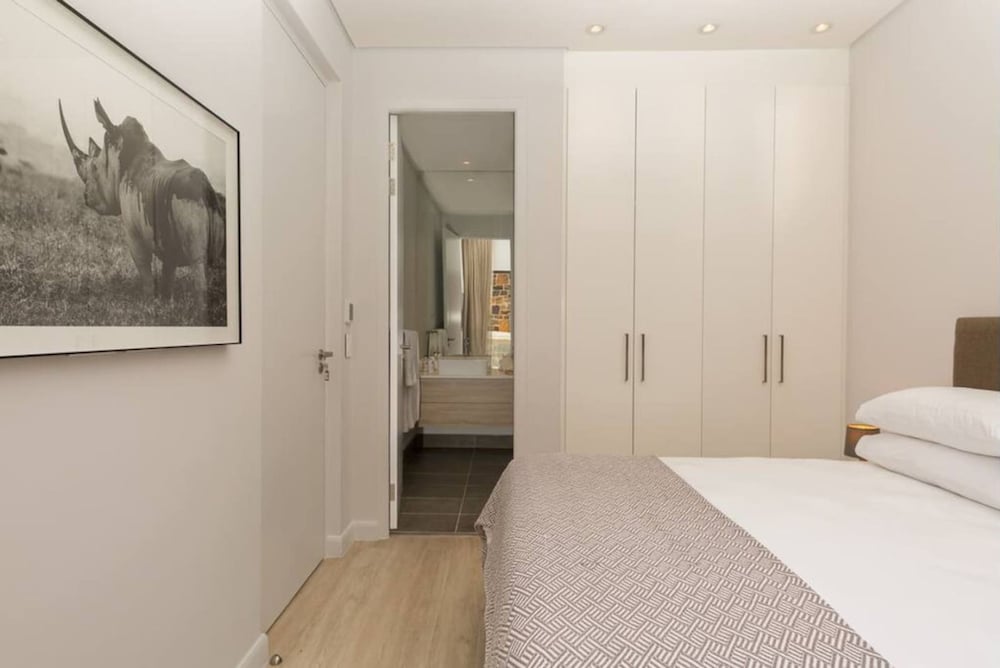 Spacious De Waterkant Retreat 2 Ensuite Bedrooms