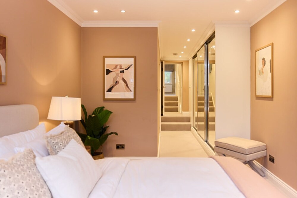 The Latimer Wonder - Stunning 5bdr House With Garden