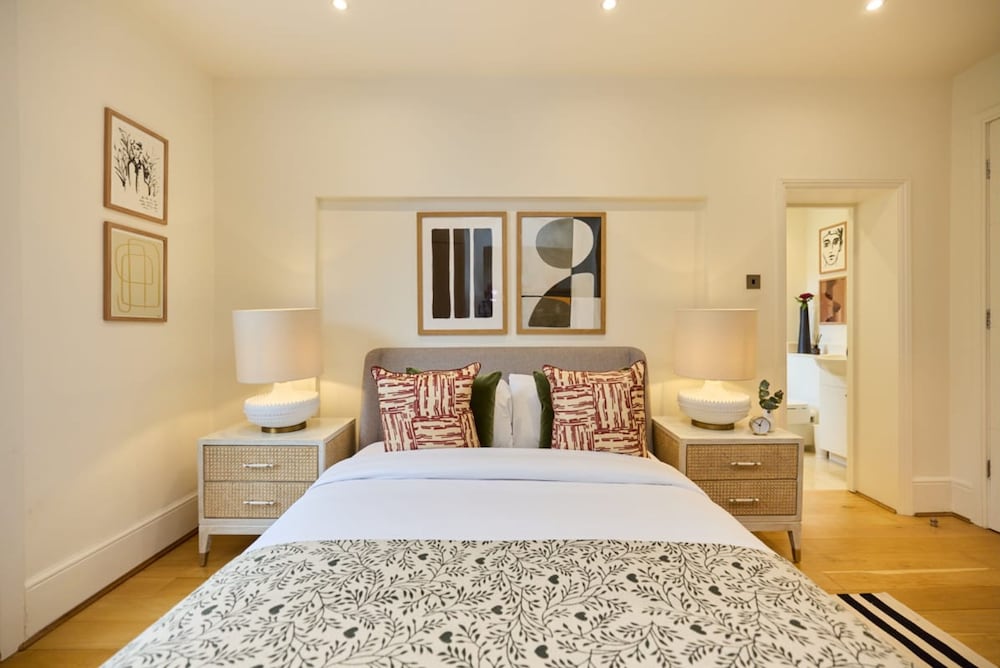 The Kensington Palace Hideout - Homely 5bdr House With Patio and Balcony