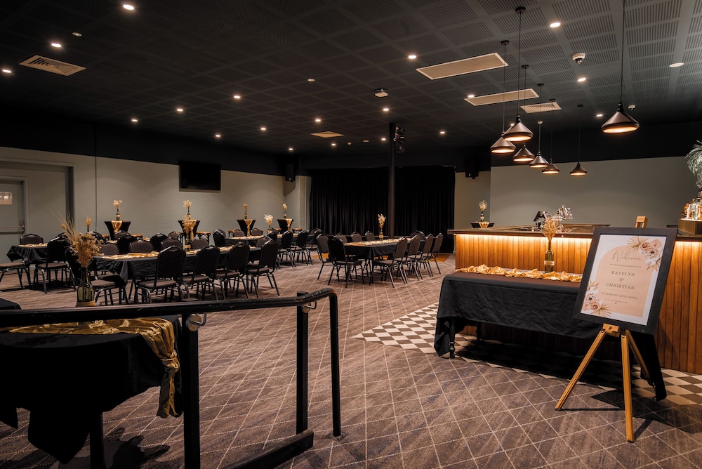 Unanderra Hotel