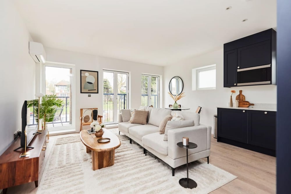 Wembley Vacations - The Wembley Park Gem - Lovely 2bdr Flat With Balcony - Property Image 1