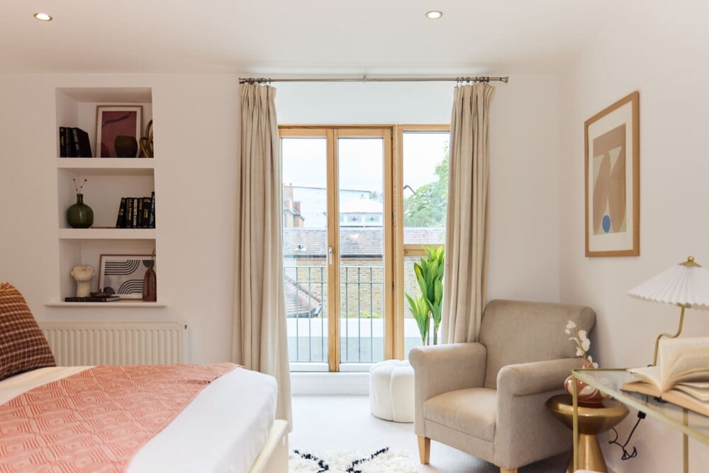 The Gwendolen Retreat - Inviting 2bdr Apartment With Balcony