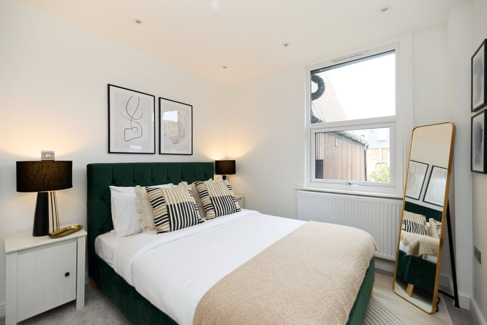The Shepherd s Bush Wonder - Trendy 4bdr Home With Garden Terrace