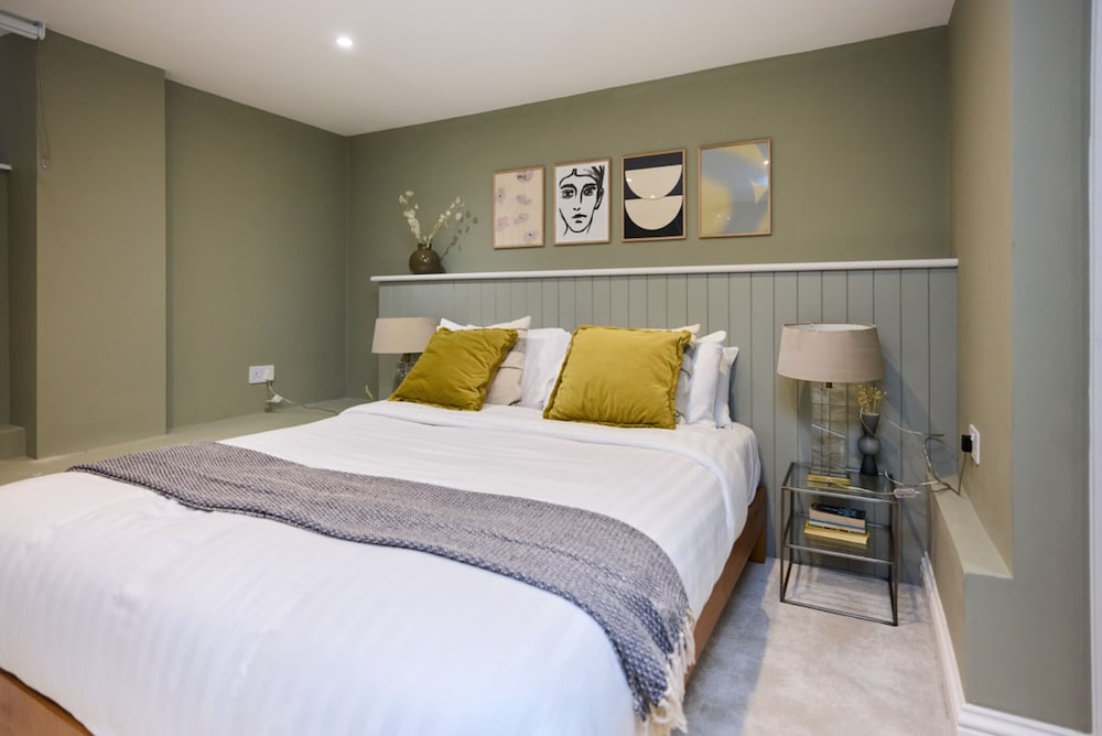 The Brondesbury Park - Sparkling 3bdr Flat With Garden