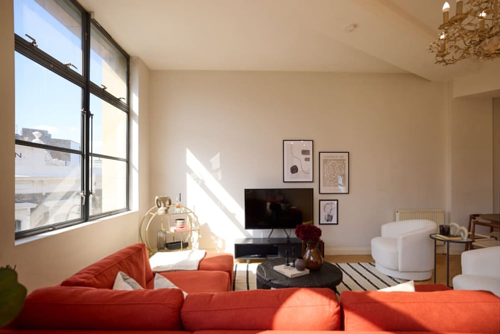 The Spitalfields Beauty - Bright 2bdr Flat