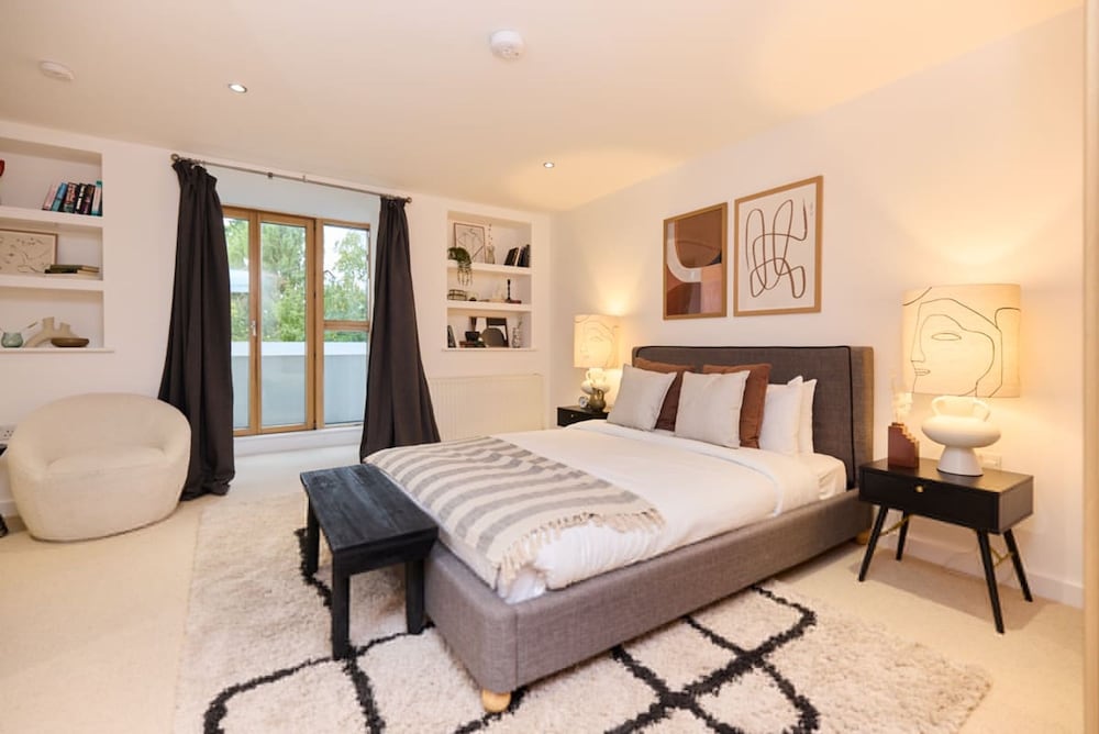 The Gwendolen Place - Contemporary 2bdr Flat w Terrace Balcony