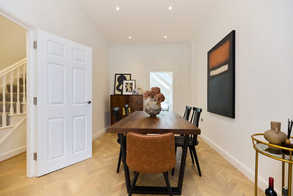 The Shepherd s Bush Wonder - Trendy 4bdr Home With Garden Terrace