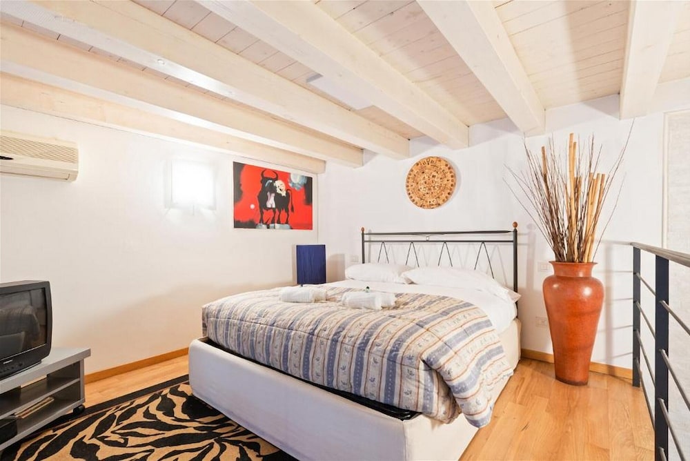 Stylish Loft Porta Romana
