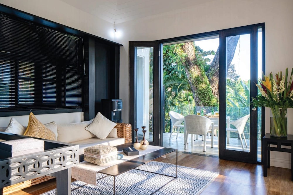 Martini Suites & Villa