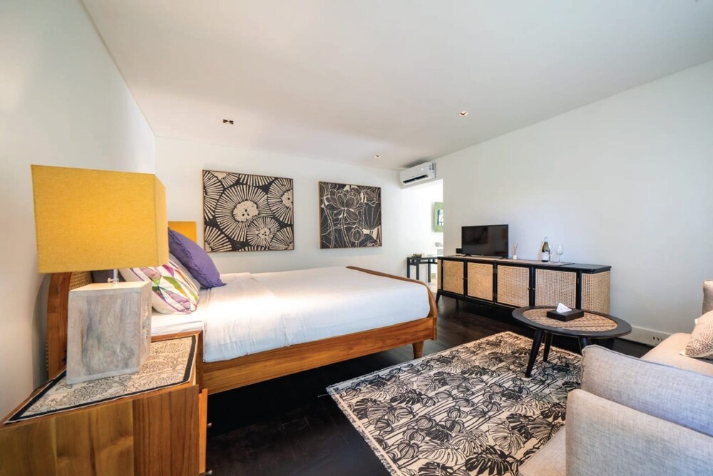 Martini Suites & Villa