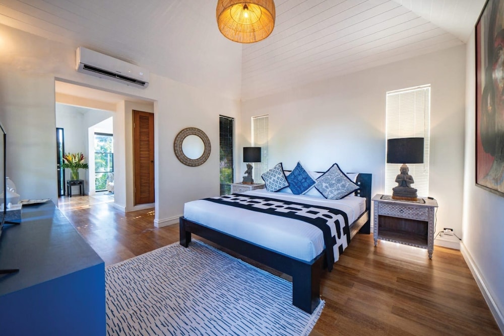 Martini Suites & Villa
