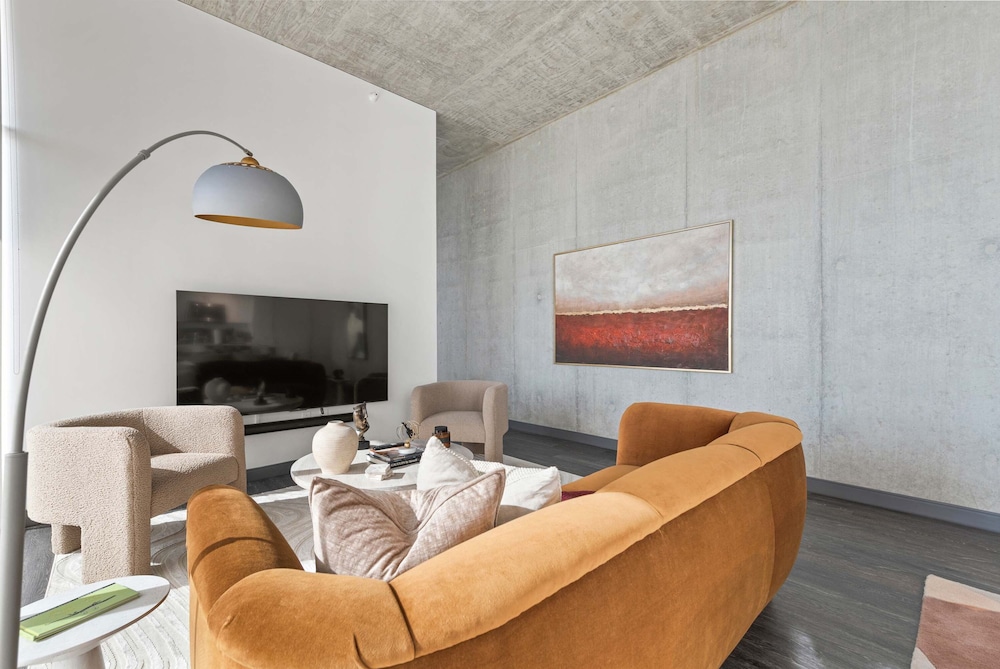 Cloud9 6 apt for 30ppl Fulton Market The Nouveau