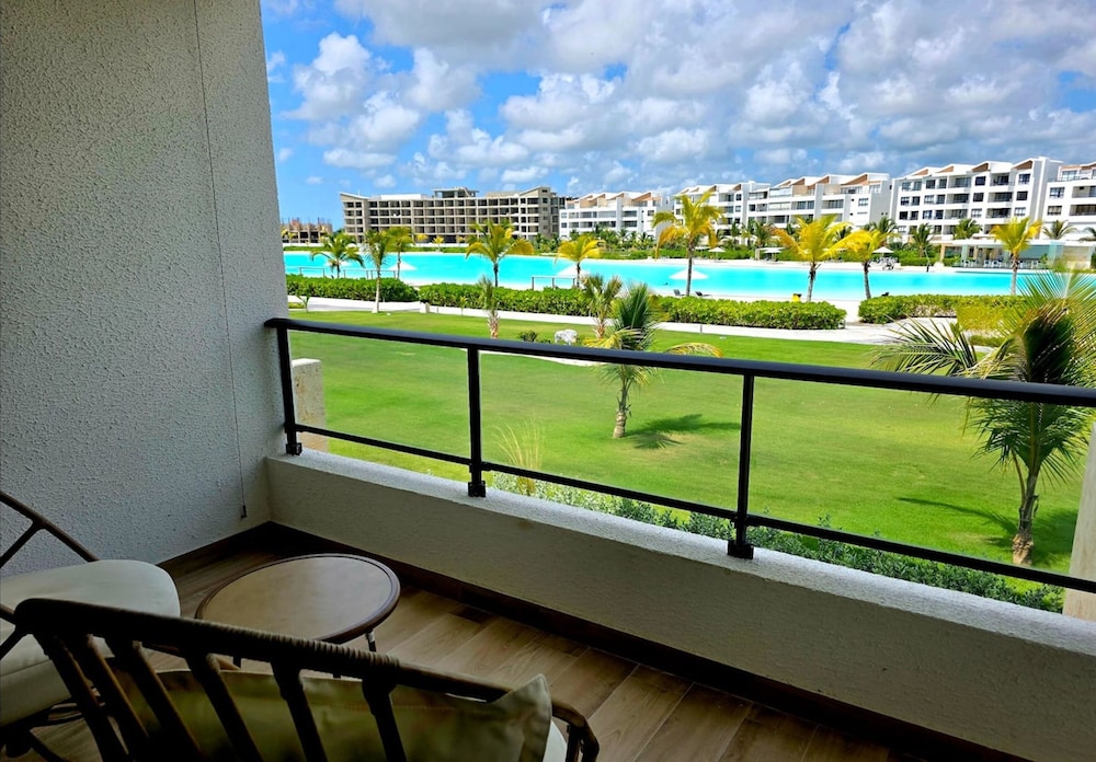 Oasis Turquesa Punta Cana Crystal Lagoon